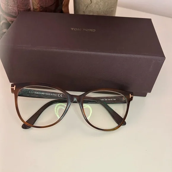 Tom Ford Women's Dark Havana Iridescent Glasses - Picture 10 of 15